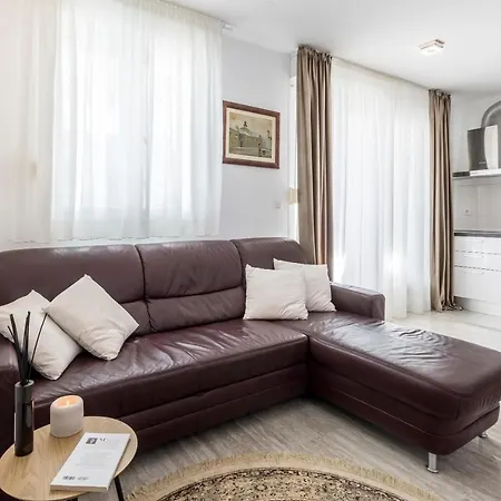 Luxury Rooftop Zalato Apartment