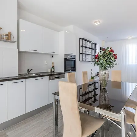 Apartment Luxury Rooftop Zalato